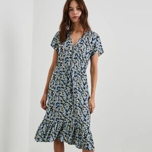 Kiki Dress
Midnight Meadow Floral, size medium 

Color: Midnight Meadow Floral